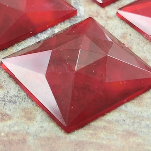 Cabines carrées de pyramide rouge transparentes (10 pcs), cabochon allemand vintage, cabines carrées en plastique, 29mm, résultats, fournitures, approvisionnement