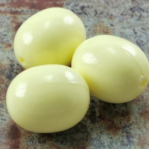 Vintage Oval Beads ,  Lucite Beads , 18mm German Beads , Bracelet supplies - OV32