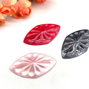 Ovale geschnitzte Mitten (6 Stück), Vintage Deutsch Cabochon, Flache Rückseite Große Cabachons, Kunststoff Lucite Cab