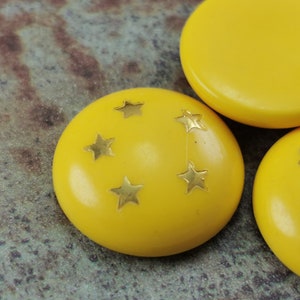 Cabochons en plastique jaune ( 4pcs ) , 23mm Star print cabochons , cabochons pour bijoux - v4c