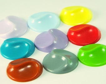8 pcs Circle Carved Vintage German Cabochon ,verdigris  pastel colours , Plastic Cabs , 22mm