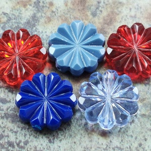 Vintage Flower Beads (20 pcs) , Vintage German Beads , 15 mm ,  Lucite Beads