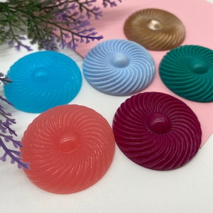Exquis vintage cannelé plat dos cabochons 10 pièces 36mm cabines rondes en lucite pour des conceptions de bijoux uniques cabines fabriquées allemandes des années 1980