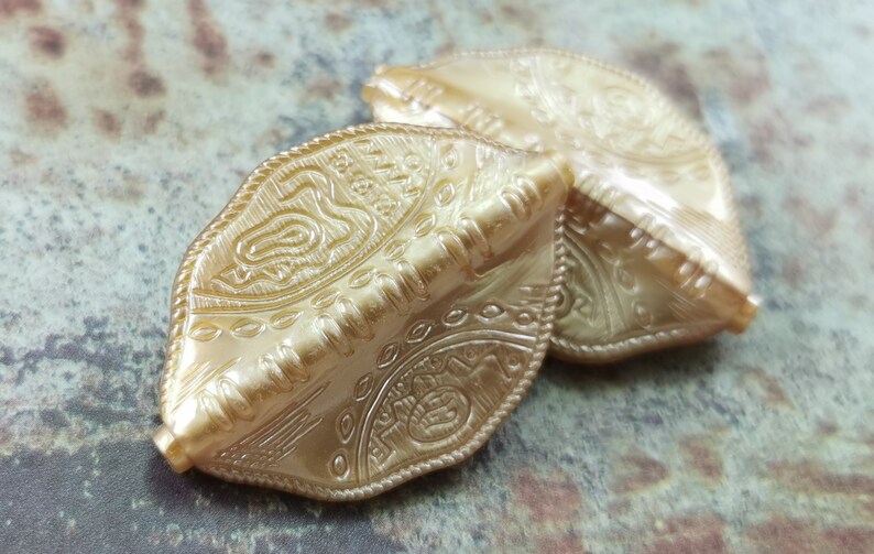 46x33 mm Ornamented Large Beads Vintage German Beads Plastic Barrel Findings Lucite Beads 5pcs L35