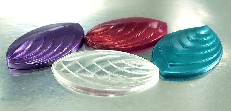 Vintage Leaf Cabs , Carved Leaf Cabochons , Detailed Round with on Line Cabs , Plastic Cabochons , 33x21mm ( 10 Pcs )
