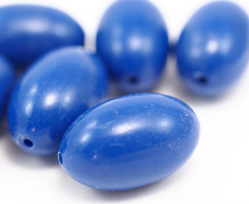 23mm Lucite Beads 5 pcs Oval Opaque Beads Vintage Plastic German Beads bk235