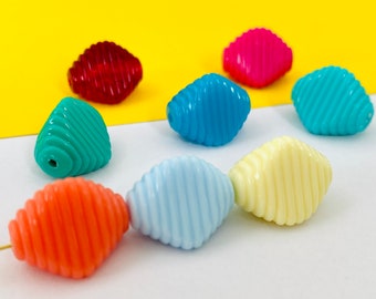 Vintage carved beads ( 10 pcs ) , striped beads , vintage German plastic beads , 16x12 mm , Lucite Beads