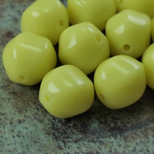 Vintage Unshaped Beads ( 20 pcs ) , Vintage German Beads , 8mm -11mm -15mm -20mm, Lucite Beads - VB09 - VB26 - VB43 usb