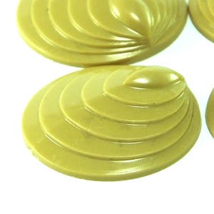 Táxis vintage, cabochões esculpidos em marrom claro, redondos detalhados com cabos on-line, cabochões de plástico, 27 mm (10 unidades)