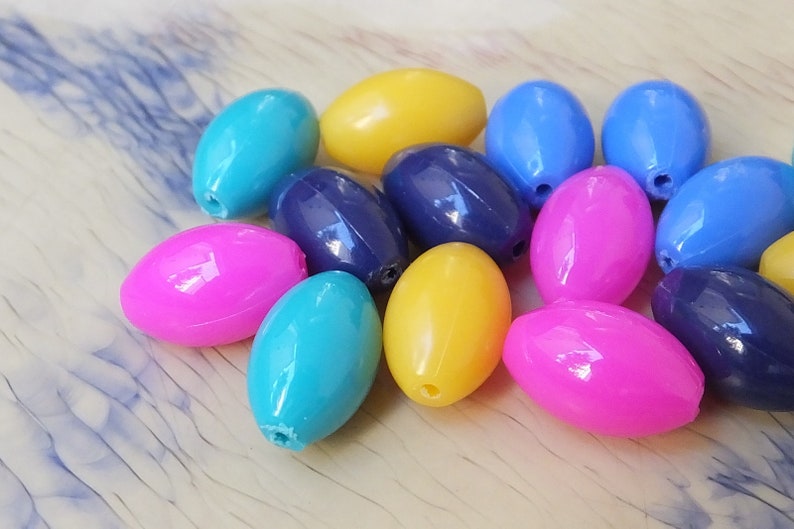 Oval lucite beads 20pcs VB153 VB154 VB155 Vintage tiny beads 14mm German beads