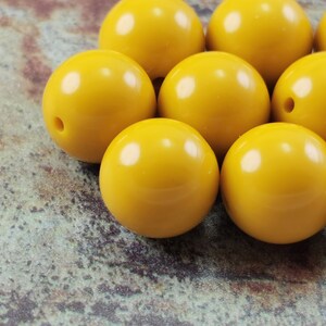 Vintage Round Beads (20 pcs) , 14mm Vintage German Beads , Findings , Lucite Beads - KS05
