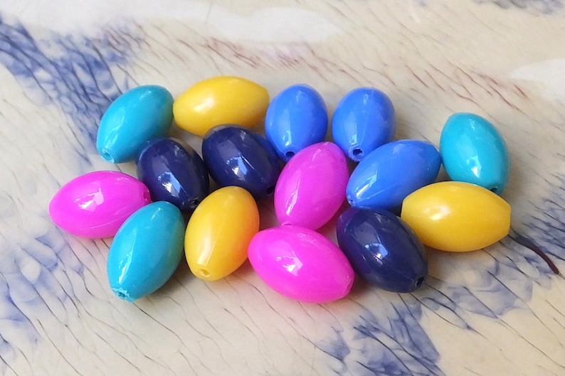 Oval lucite beads 20pcs VB153 VB154 VB155 Vintage tiny beads 14mm German beads