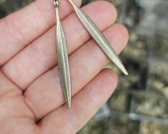 Antique Bronze Feather Charms, Long Feather Pendant, Tribal Boho Jewelry Findings, Vintage Style Dangle Connector, DIY Necklace Earrings