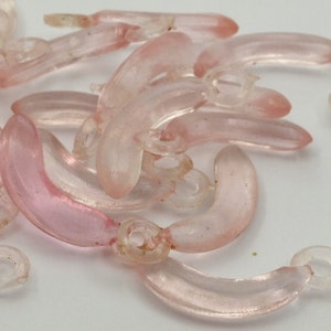 50 pcs Banana Shape  Vintage German Beads , Tiny Plastic Beads ,  19x4  mm , Lucite Beads  - bk487