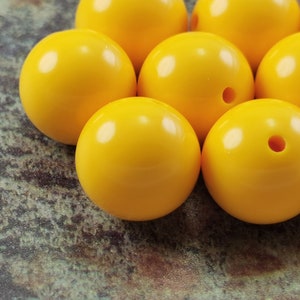 Vintage Round Beads (20 pcs) , 14mm Vintage German Beads , Findings , Lucite Beads - KS03