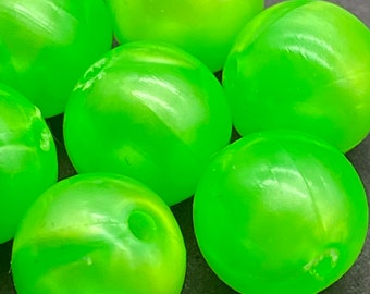Bright green beads , gumball - chunky beads - Vintage  round beads (20pcs), 10mm Vintage German beads , Beaded Findings ,  Lucite beads