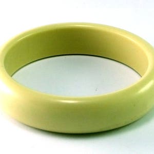 Cream Vintage Bracelet , Plastic Bangles , 82x16x08mm (internal measure 65mm) , Vintage Bracelet  , Bracelet Supply , Vintage Jewelry
