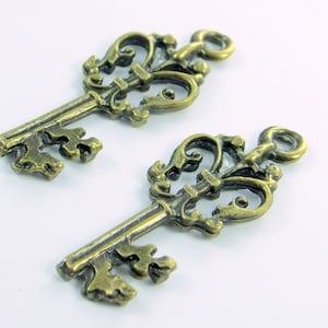 5 ps Antique Bronze Findings ,Skeloton Key Charms ,40 mm , Jewelry Findings