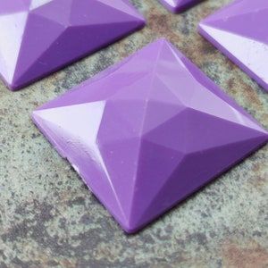Cabines carrées de pyramide violette (10 pcs), cabochon allemand vintage, cabines carrées en plastique, 29mm, résultats, fournitures, approvisionnement - sp01