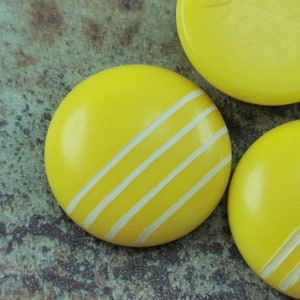 Cabujones de lucita de plástico amarillo vintage con línea blanca ( 4 piezas ) ( 23 mm ) - v4c