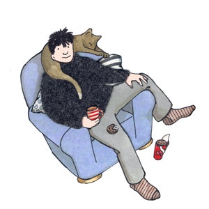 THÉ ET BISCUITS Jolie carte simple représentant un homme se relaxant avec une tasse de thé et son chat. Carte imprimée à partir d'un collage original.