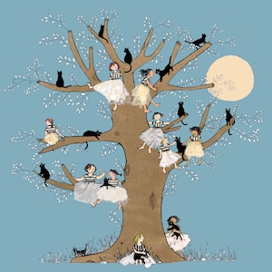 CHATS NOIRS et fées perchées dans un arbre. Jolie carte imprimée au toucher magique. Deux options, de jour ou de nuit avec une pleine lune