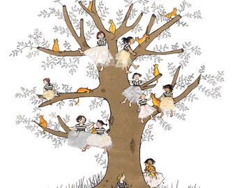 GATTI DI ZENZERO e ragazze fate appollaiate su un albero. Deliziosa cartolina stampata con un tocco magico dorato. 12 gatti di marmellata su un albero con 10 ragazze