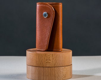 Leather key holder - caramel.