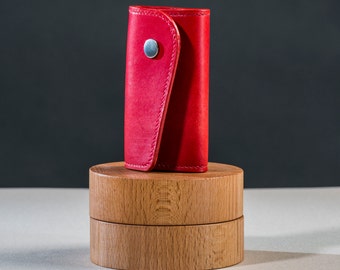 Leather key holder - red.