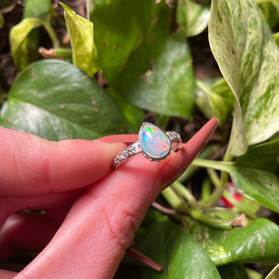 •ETHIOPIAN OPAL - OVAL• scalloped bezel silver ring (size 5.75)
