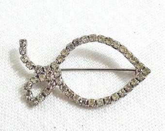 T201 ヴィンテージシルバートーンフィッシュブローチ。ラインストーン