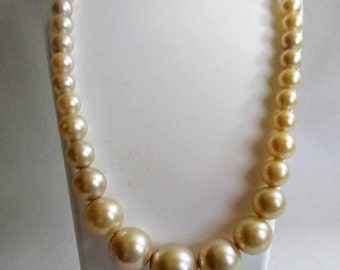 F136 Vintage 1950's faux Pearl Necklace. Single Strand of Larger Creamy Graduated Pearls. Buy with confidence. Free Global Shipping.