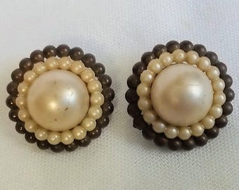 JP3643 Vintage Multi Bead Earrings. Clip on Style. c1950s
