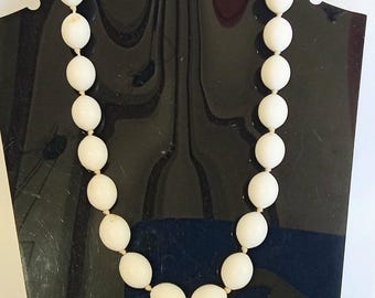JP3652 Vintage White Resin Beaded Necklace by Trifari. Single Strand. c1940/50s