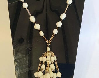 JP3654 Vintage Gold Tone Chain and Resin Beaded Necklace. Single Strand. C1930/40s