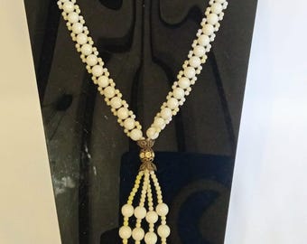 JP3648 Vintage White Beaded Necklace with Rhinestone Accents. c1940/50s. Single Strand
