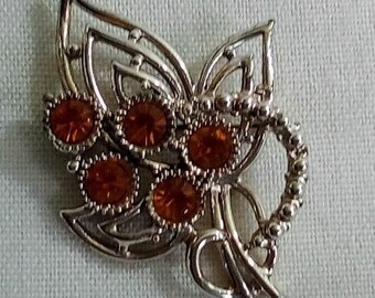 K169 Pretty Vintage Flower Brooch. Silver Tone. Orange