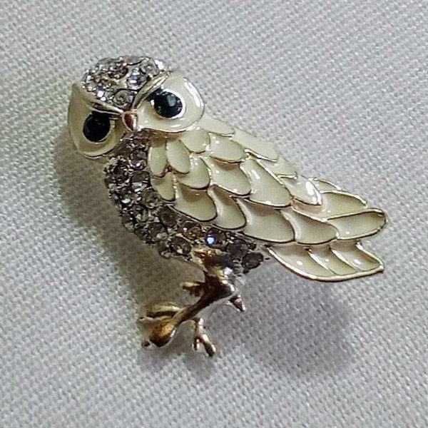 A52 New Old Stock. Vintage Very Attractive Silver Tone and Cream Enamel Owl Brooch with Clear Stone Accents. Unsigned Beauty. Free Shipping