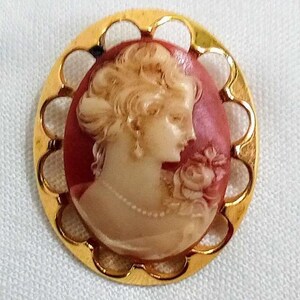 CE83a  Vintage Gold Tone Oval Faux Cameo Brooch. Victorian Inspired. C1970&#39;s. Gift Idea.