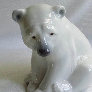 T4 Vintage c1980&#39;s Lladro Porcelain Polar Bear. Tracked  Shipping