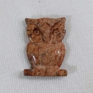 CE28 Vintage Polished Agate Charm. Hand Carved Owl. Small Size. New Old Stock. Tracked Shipping