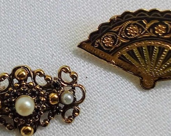 JP233. Vintage Gold Tone Brooches. 1 x Damascene Fan, 1 x Victorian Style Brooch. Free Global Shipping.