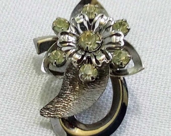 JP111. Pretty Vintage Silver Tone Flower Brooch with Clear Stone Accents. Free Global Shipping