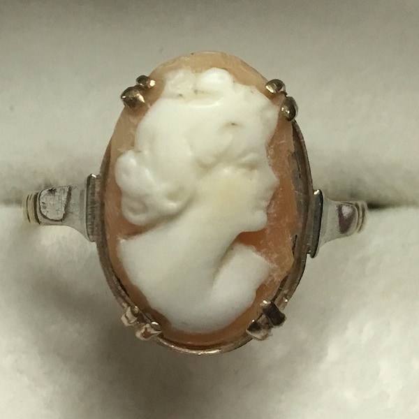 D5 Une belle bague camée ancienne, poinçonnée en or 9 carats, datant d'environ 1910. Livraison en suivi gratuite.