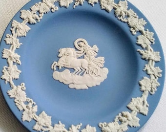T69 Vintage Wedgwood Blue Jasperware Dish. Tracked Global Shipping