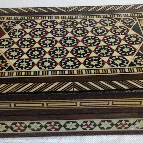 P62 Vintage Wooden Hand Made Marquetry Jewellery Box. Vintage and hand made in LEBANON. Free Global Shipping