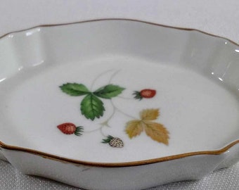 JP741 Vintage Wedgwood Bone Chine Dish. Wild Strawberry Design. Free Global Shipping