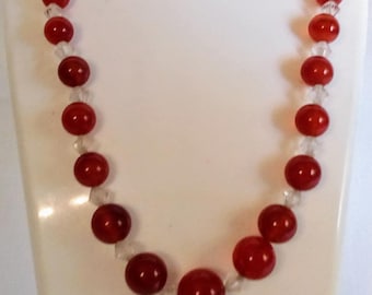 Collar vintage de cuentas de vidrio F255. Cuentas naranjas y transparentes. Circa 1950. Idea de regalo.