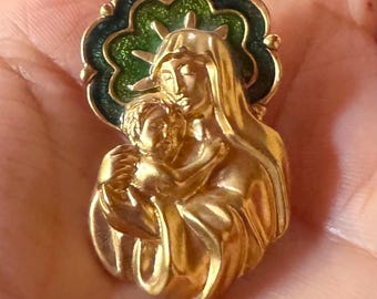 A198 Vintage “Avon“ Gold Tone With Madonna & Child Pin. Gift Idea. Tracked Shipping.