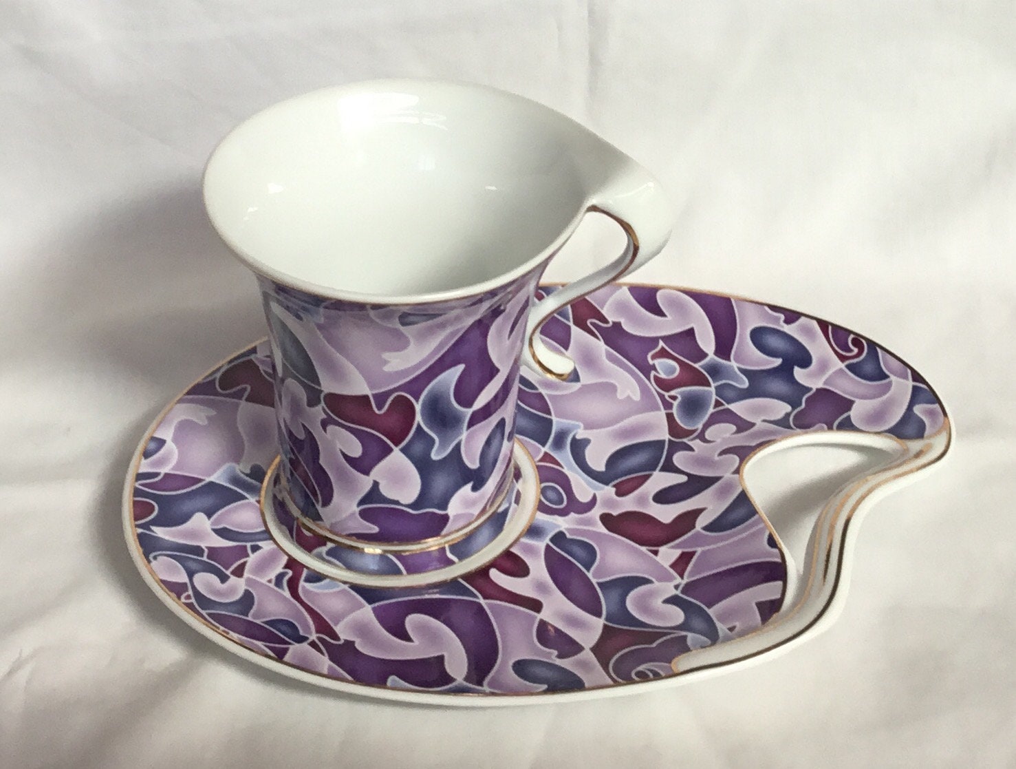 L30 Vintage Very Elegant the Leonardo Collection Curvy Shaped Tea
